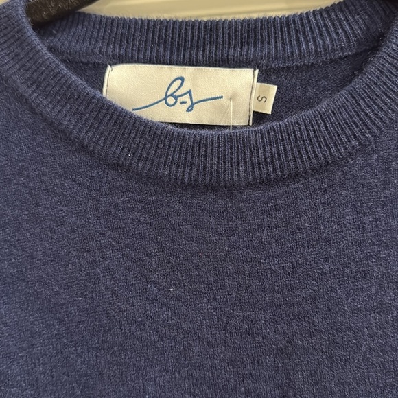 NWT Men's Navy Sweater 💯 merino wool - Picture 2 of 4